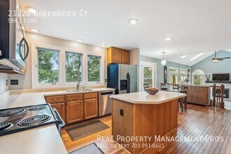 21228 Greenbrier Ct in Ashburn, VA - Building Photo - Building Photo