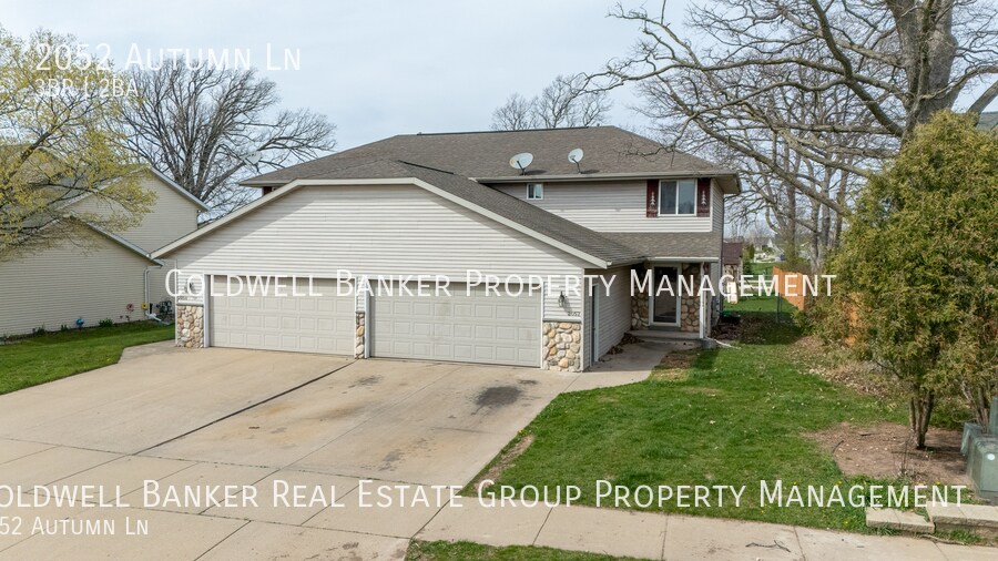 2052 Autumn Ln in Kaukauna, WI - Building Photo
