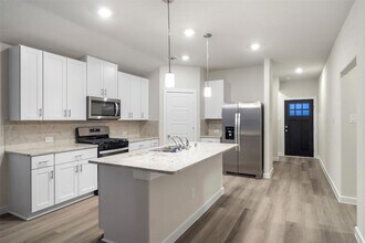 18123 Martin Pines Dr in Conroe, TX - Building Photo - Building Photo