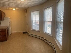 585 Main St in East Greenwich, RI - Building Photo - Building Photo