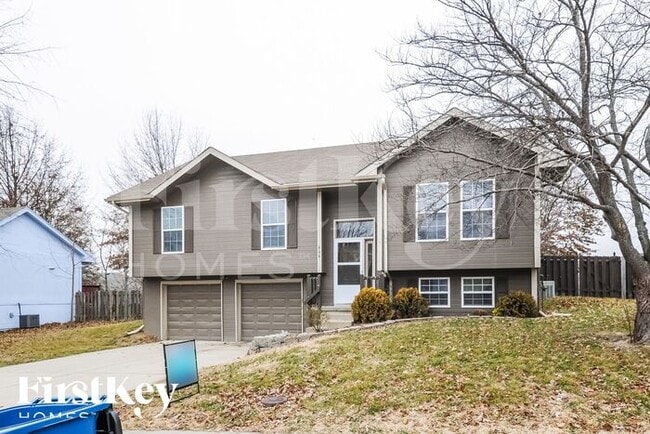 808 E 15th St in Kearney, MO - Building Photo - Building Photo