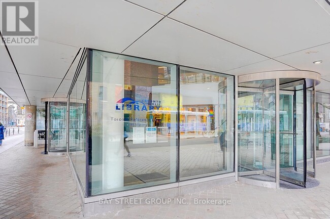 771-771 Yonge St in Toronto, ON - Building Photo - Building Photo