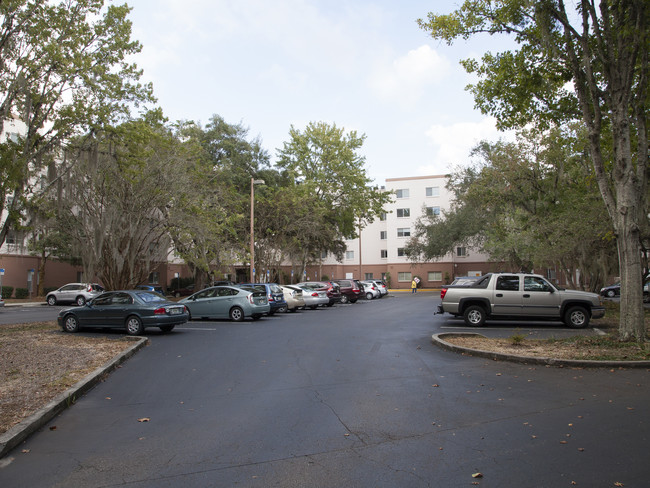 Holiday Atrium at Gainesville in Gainesville, FL - Building Photo - Building Photo