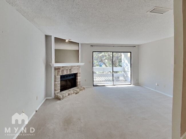 5840 Spring Valley Rd in Dallas, TX - Building Photo - Building Photo