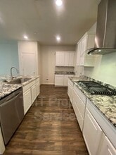 5471 Westhampton Way in Sacramento, CA - Foto de edificio - Building Photo