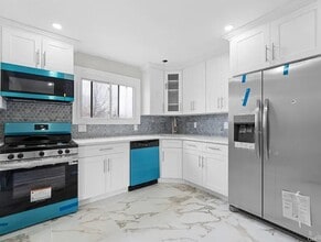 141-01 255th St in Queens, NY - Building Photo - Building Photo