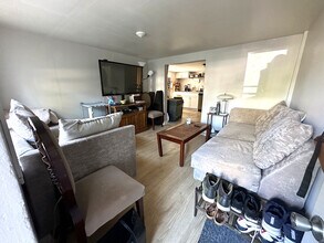 2416 N Artesian Ave, Unit G in Chicago, IL - Foto de edificio - Building Photo
