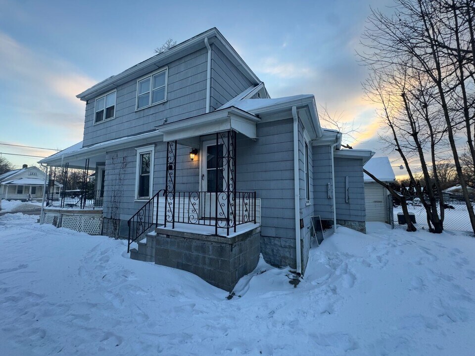 704 W 21st St in Lorain, OH - Building Photo