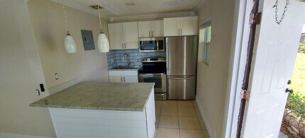 1401 Holly Heights Dr, Unit 1 in Fort Lauderdale, FL - Foto de edificio - Building Photo