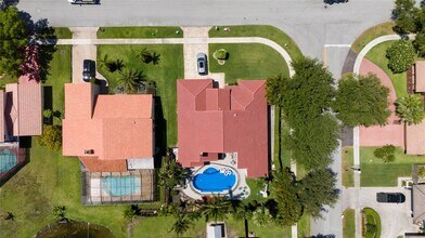 9441 NW 10th St in Plantation, FL - Building Photo - Building Photo