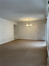 35 Woodway Rd in Stamford, CT - Building Photo - Building Photo