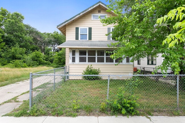 property at 833 E Dubail Ave