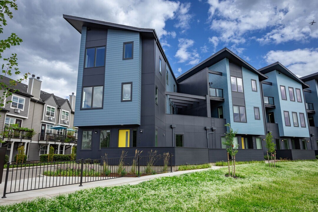 1700 SE Columbia River Dr in Vancouver, WA - Building Photo