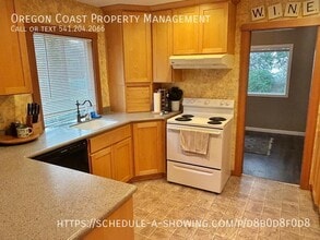 3251 SE Dune Ave in Lincoln City, OR - Building Photo - Building Photo