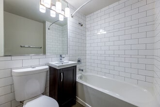 70 Spadina Road in Toronto, ON - Building Photo - Interior Photo