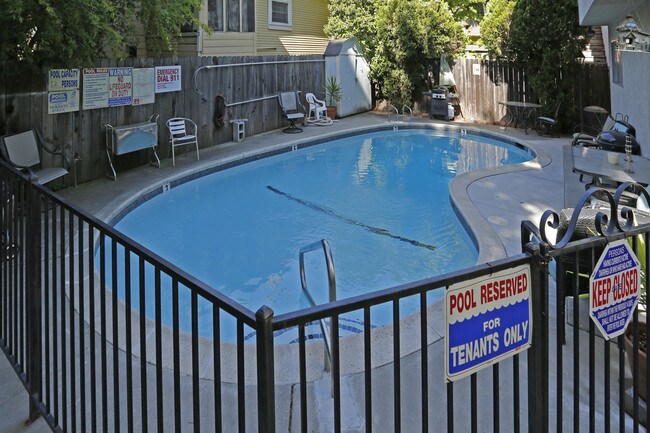 2810 H St in Sacramento, CA - Building Photo - Building Photo