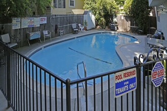2810 H St in Sacramento, CA - Building Photo - Building Photo