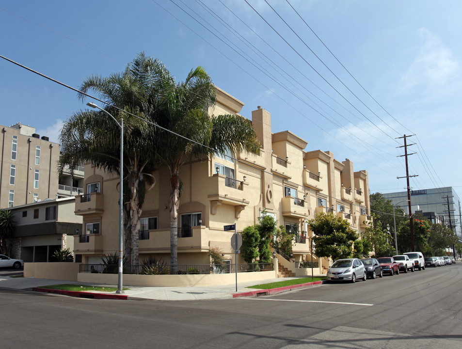 11351 Missouri Ave in Los Angeles, CA - Building Photo