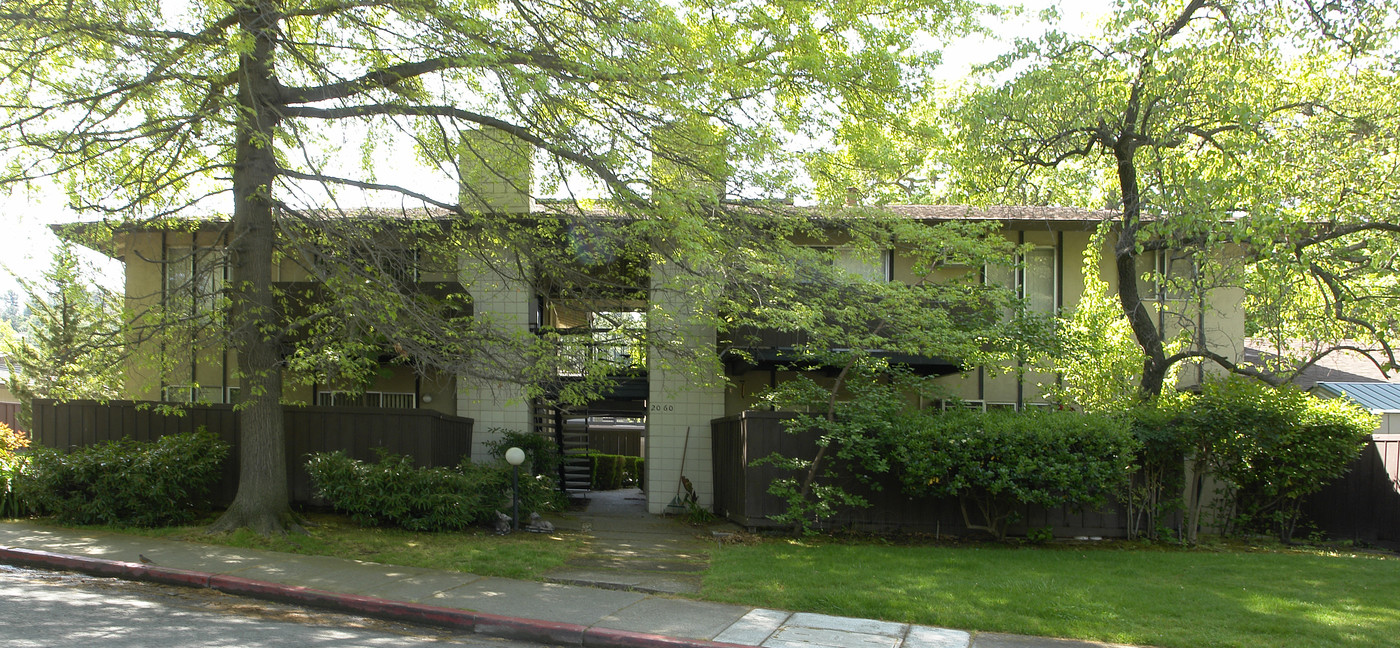 2060 Camel Ln in Walnut Creek, CA - Foto de edificio