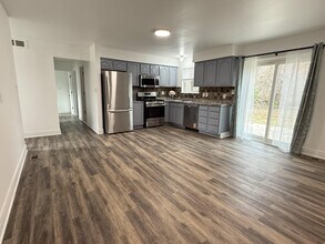 12757 De Cook Dr in Sterling Heights, MI - Building Photo - Building Photo