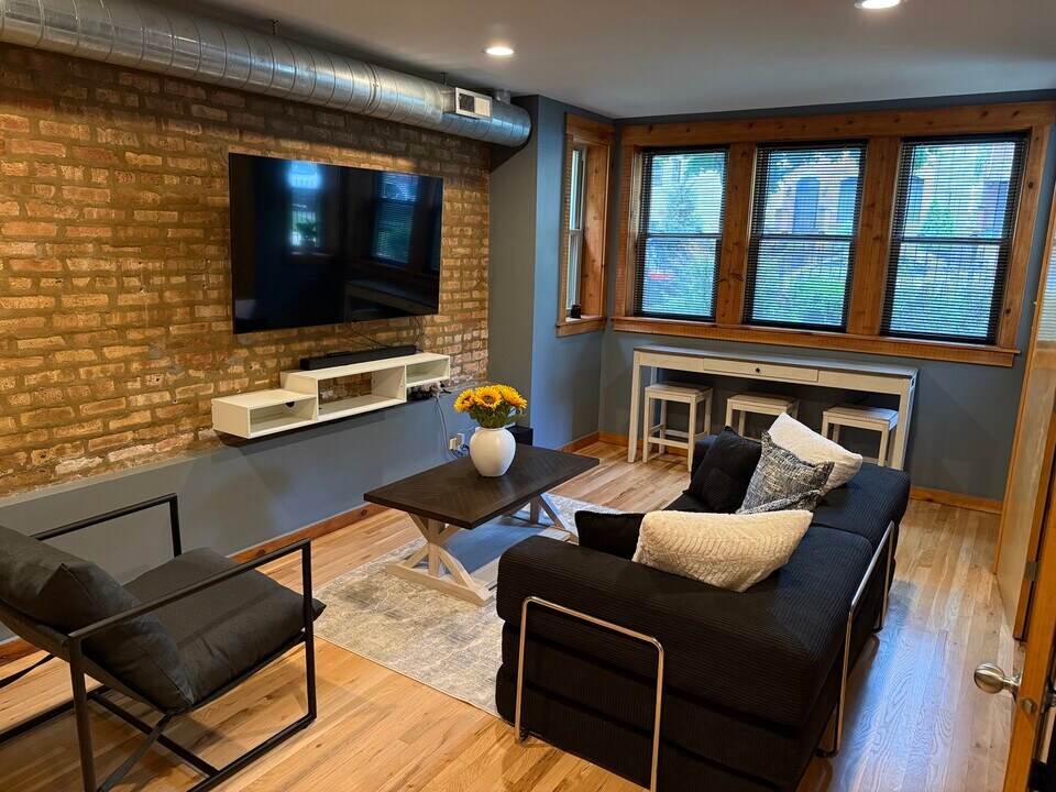 4104 N Mozart St in Chicago, IL - Building Photo