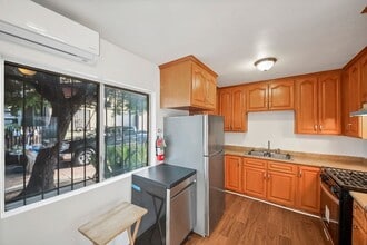 2458 Normandie Ave, Unit 2 in Los Angeles, CA - Building Photo - Building Photo