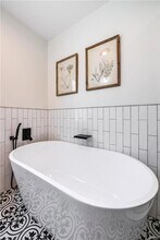 22919 Leonora Dr in Los Angeles, CA - Building Photo - Building Photo