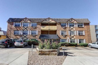 Observatory Park Apartments in Denver, CO - Foto de edificio - Building Photo