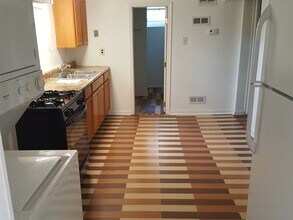 710 E 9th St-Unit -710B in Bloomington, IN - Foto de edificio - Building Photo