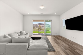 91 Reflection Cove Dr in Henderson, NV - Building Photo - Building Photo