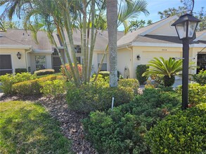 2418 Nantucket Field Way in Sun City Center, FL - Foto de edificio - Building Photo