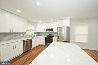 9900 Kingsbridge Dr in Fairfax, VA - Building Photo - Building Photo