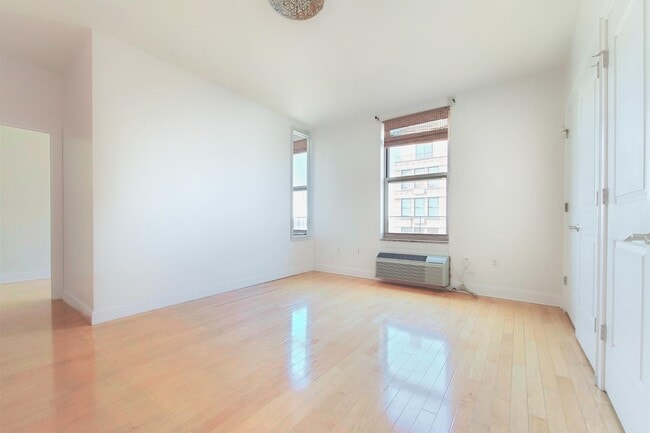 10 Regent St in Jersey City, NJ - Building Photo - Building Photo