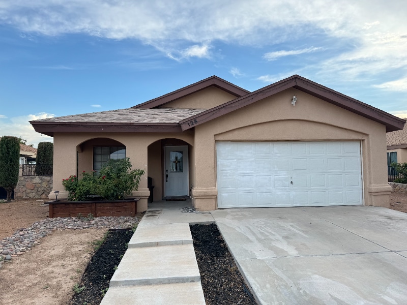 128 Tierra Vista Dr in Santa Teresa, NM - Building Photo