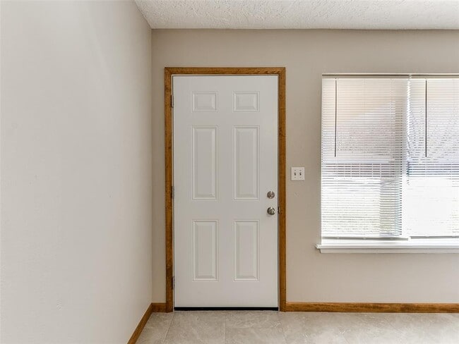 214 Thompson Dr in Norman, OK - Building Photo - Building Photo