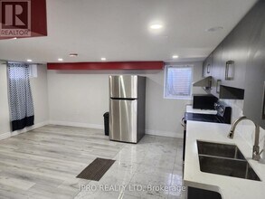 153 Woodhaven Rd in Kitchener, ON - Building Photo - Building Photo