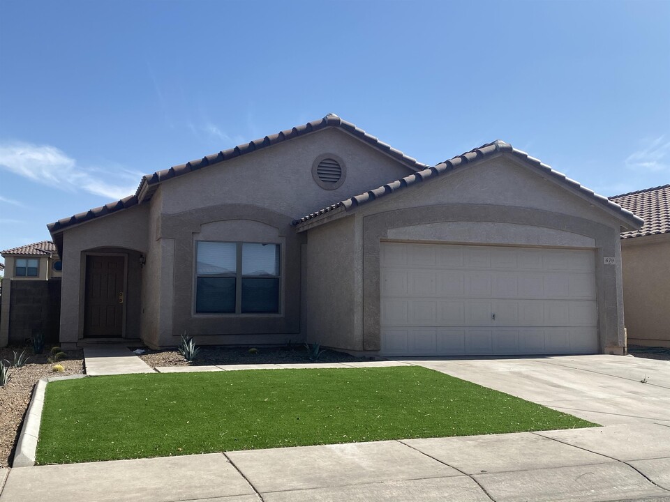 679 W Jardin Dr in Casa Grande, AZ - Foto de edificio