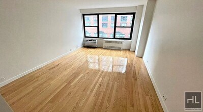 Fourth Avenue, Unit 9G in New York, NY - Building Photo - Building Photo