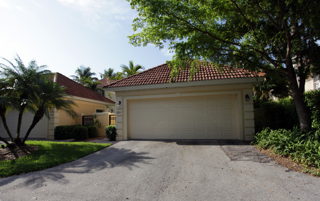 265-285 2nd Ave S in Naples, FL - Foto de edificio - Building Photo