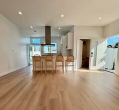 7532 Beck Ave in Los Angeles, CA - Foto de edificio - Building Photo