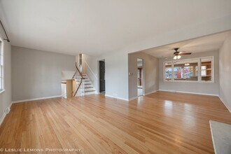 320 Elmwood Dr in Naperville, IL - Building Photo - Building Photo