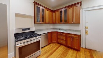 31 Westbourne Ter, Unit 4 in Brookline, MA - Building Photo