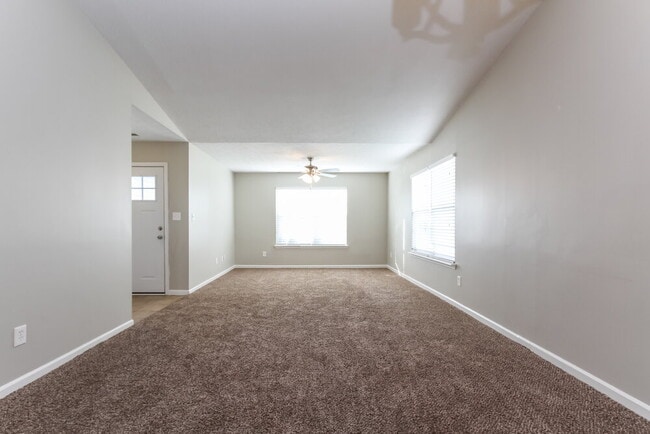 1555 Sanner Dr in Greenwood, IN - Building Photo - Building Photo