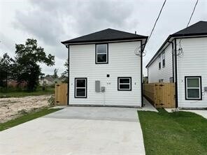 8128 Sterlingshire St in Houston, TX - Foto de edificio