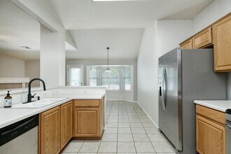 7104 Wandering Oak Rd in Austin, TX - Building Photo - Building Photo