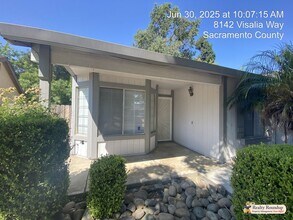 8142 Visalia Way in Sacramento, CA - Building Photo - Building Photo
