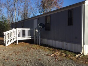 1099 Jordan Rd in Lyman, SC - Foto de edificio - Building Photo