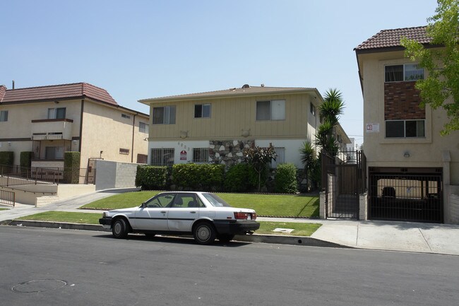 4922 Rosewood Ave in Los Angeles, CA - Building Photo - Building Photo