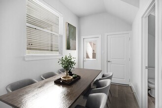 9573 Neuens Rd in Houston, TX - Foto de edificio - Building Photo