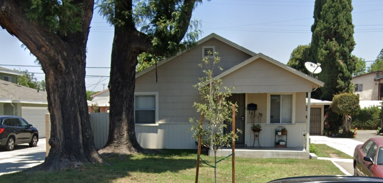 5669 & 5675 Fostoria Bell Gardens in Bell Gardens, CA - Foto de edificio